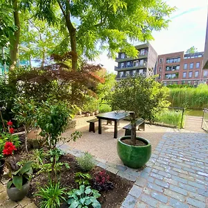 Bed & Breakfast De Groene Tunnel Amsterdam